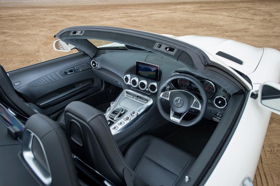 Интерьер Mercedes-AMG GT Roadster 2017 года  (UK) (фото 14 из 40)